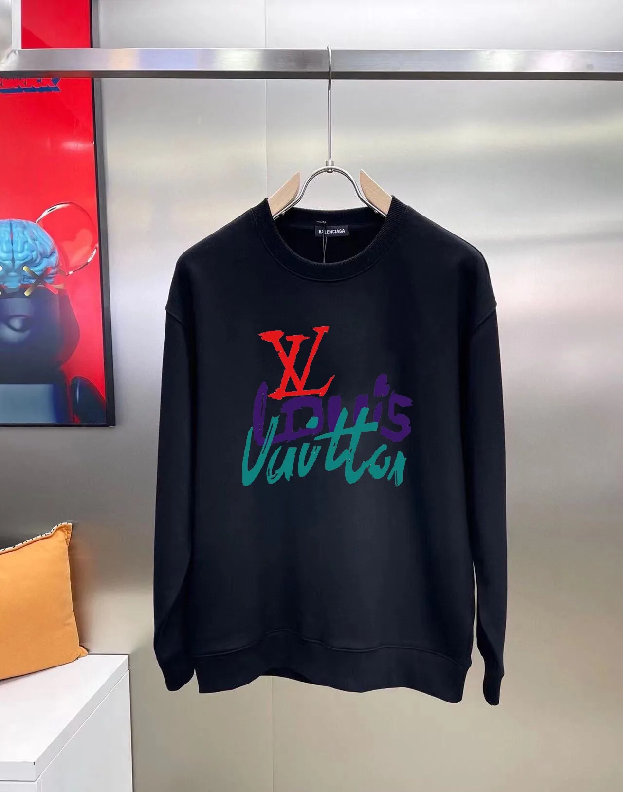 🅿️380 [LV Louis Vuitton] (Fat Man Gospel) hot-selling suit is coming. Focus on the original version of the official website. 2025 new hot-selling sweatshirt suit. The original order is hard to buy🇭🇰. It is the meticulous work of top designers for a fitting and perfect upper body effect. All-natural high-quality Roman cotton 100%, close-fitting comfort, noble and elegant! Original hardware embodies elegance and nobility! Counter size: M-5XL (maximum wear up to 220 pounds)